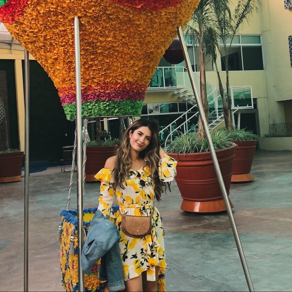 Lemon pattern, ruffled dress. - Picture 2 of 2